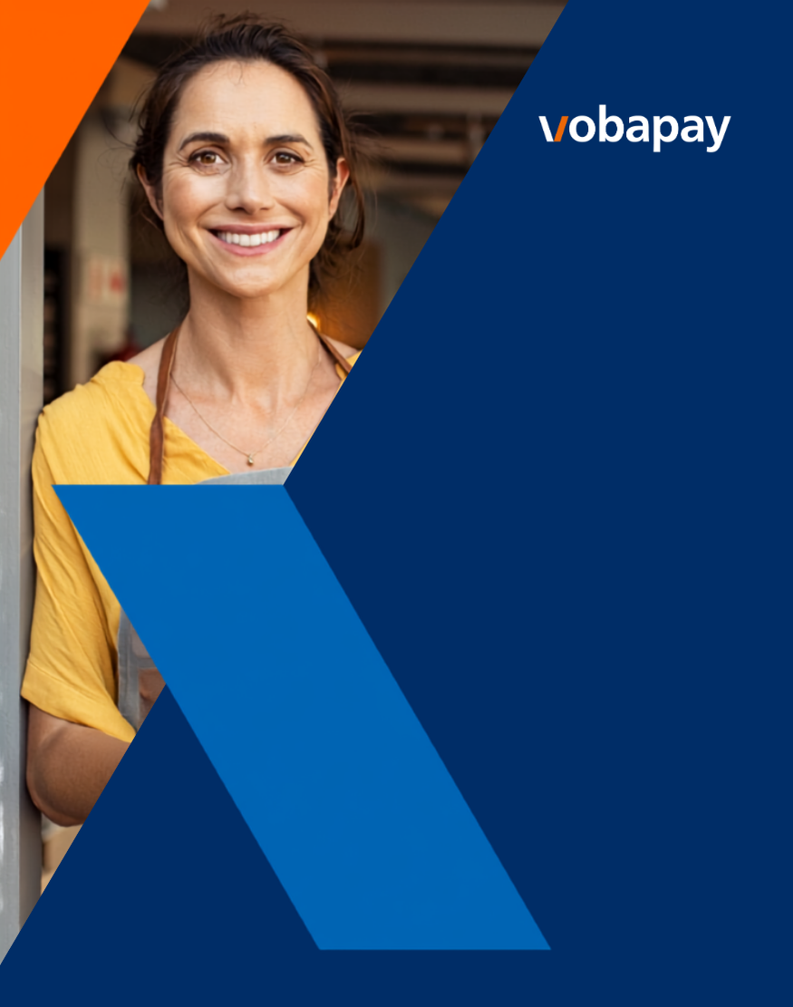 Lächelnde Mitarbeiterin im Eingangsbereich eines Geschäfts im vobapay Design mit Logo und grafischen Elementen.