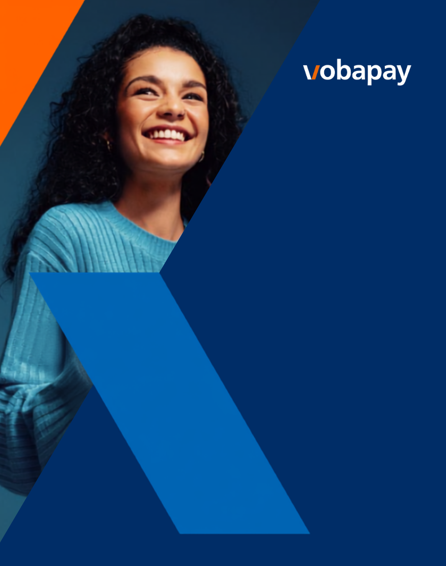 Lächelnde Frau vor blauem Hintergrund im vobapay Design mit Logo und grafischen Elementen.
